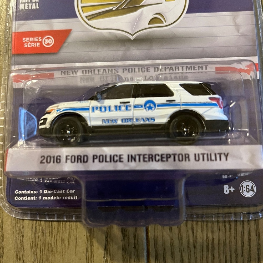Greenlight Hot Pursuit 2016 Ford Explorer New Orleans Police Department 1/64 - Picture 2 of 3